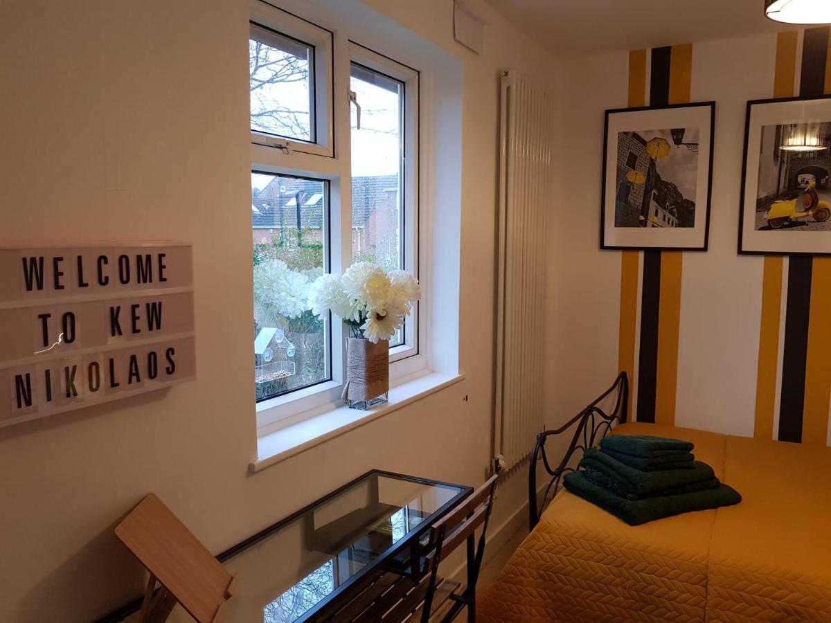 Kew Gardens - Private Double Room Richmond London - Homestay Bagian luar foto