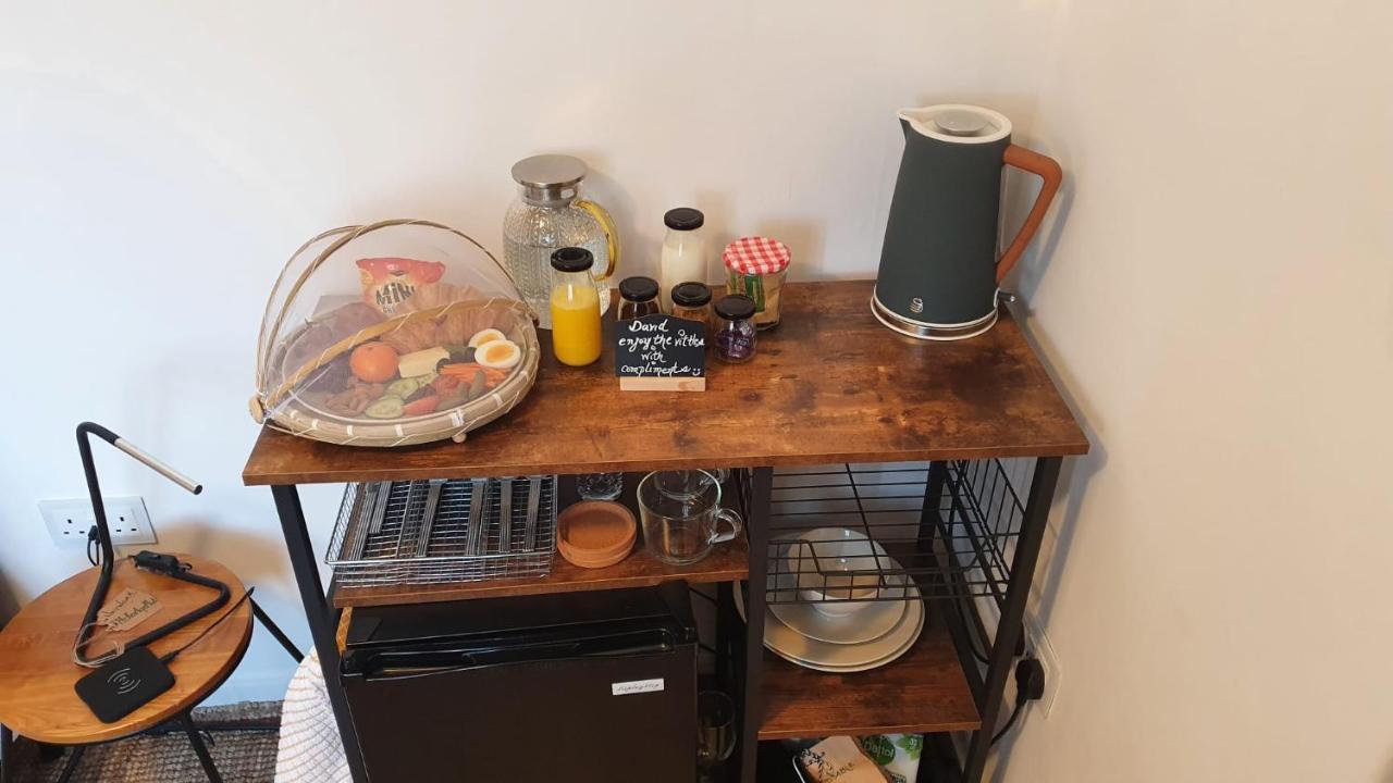 Kew Gardens - Private Double Room Richmond London - Homestay Bagian luar foto