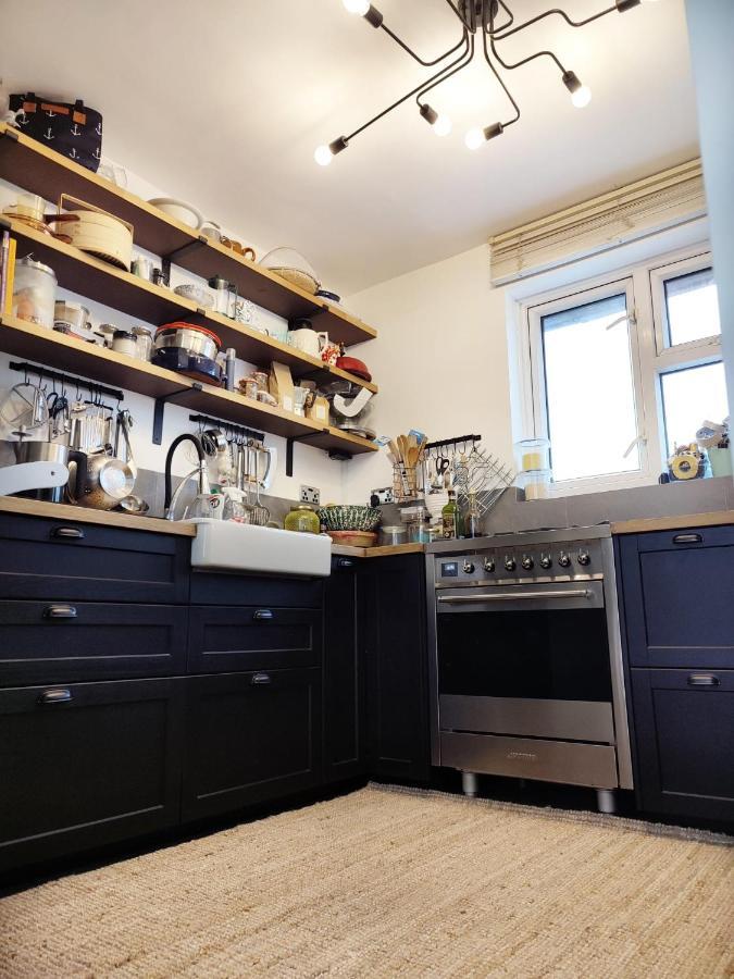 Kew Gardens - Private Double Room Richmond London - Homestay Bagian luar foto