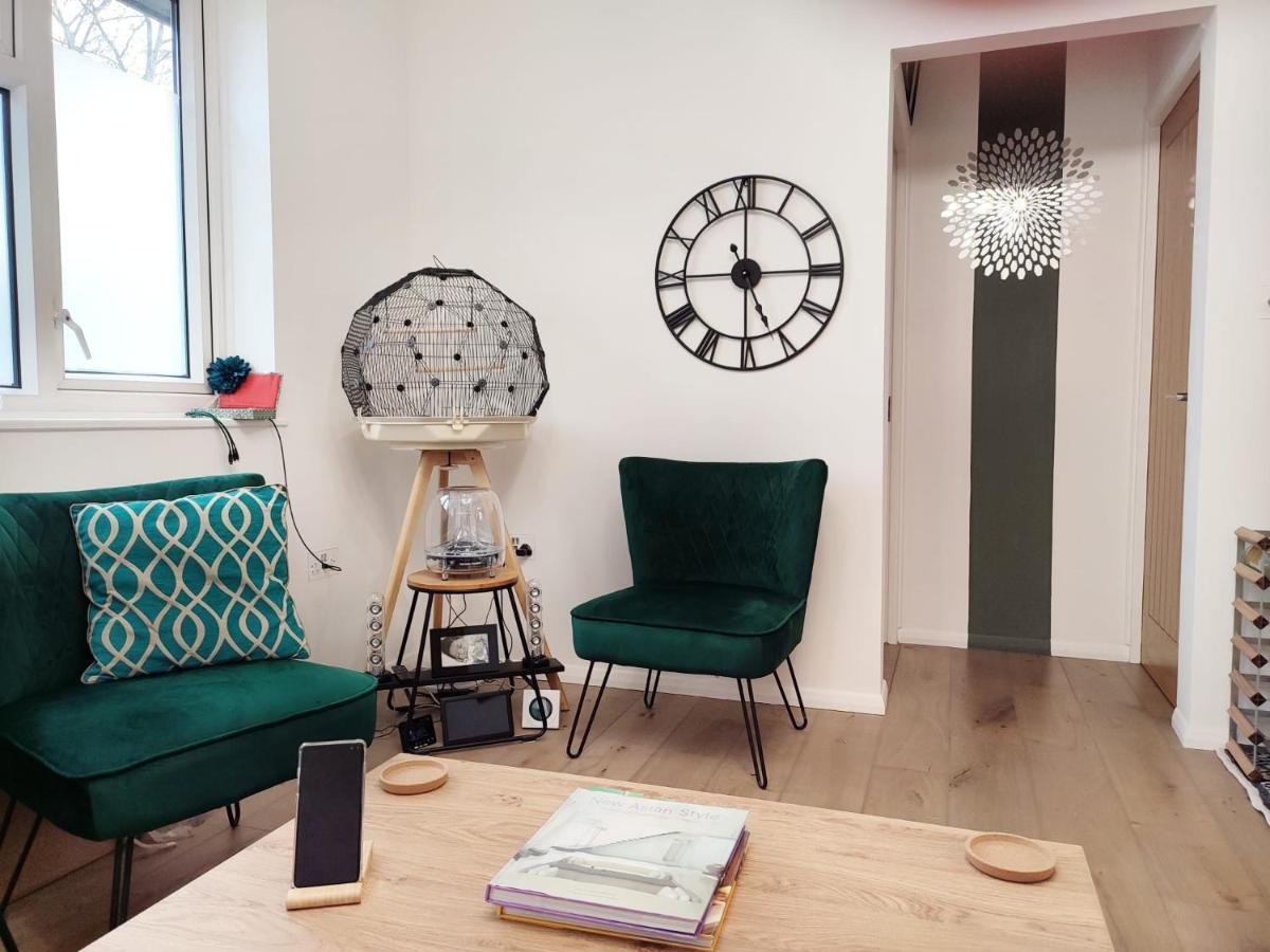Kew Gardens - Private Double Room Richmond London - Homestay Bagian luar foto