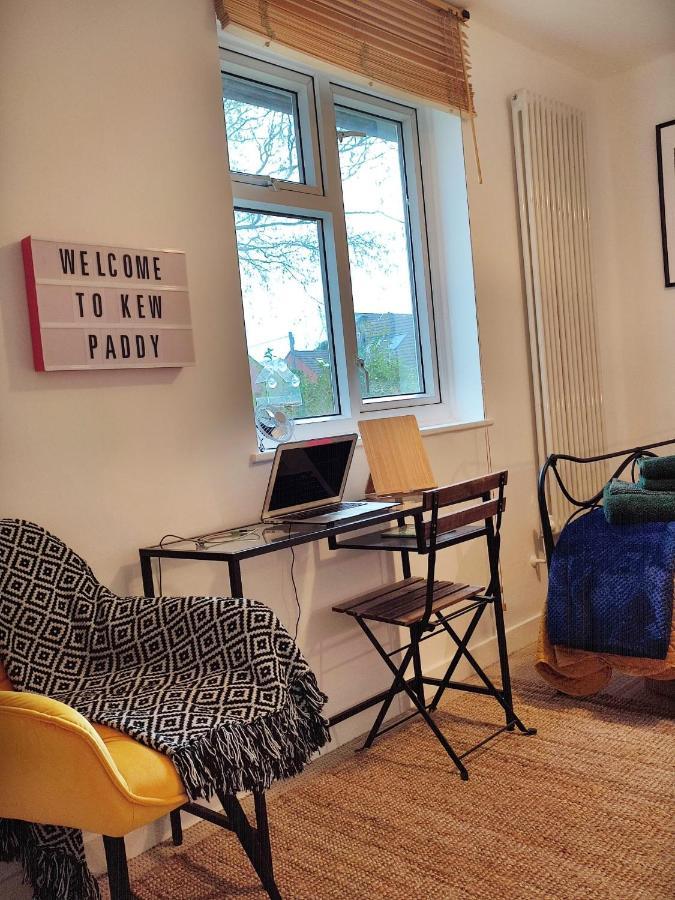 Kew Gardens - Private Double Room Richmond London - Homestay Bagian luar foto