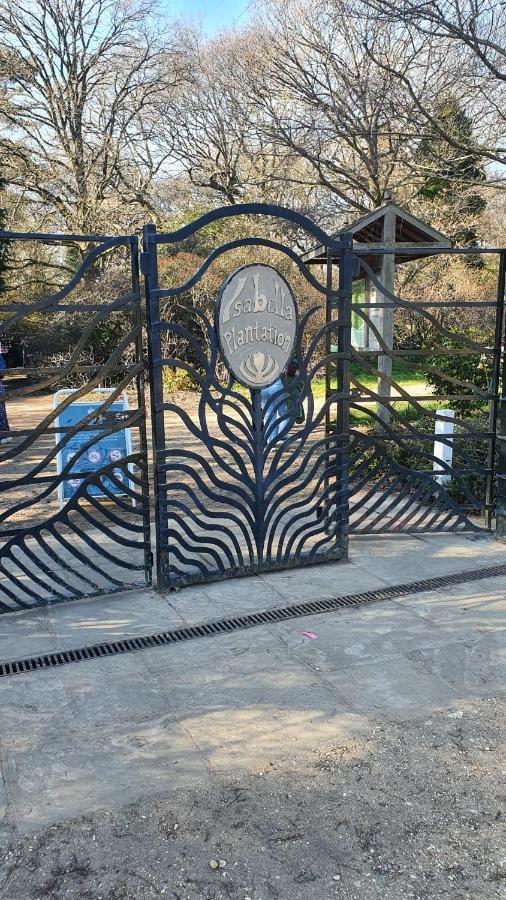 Kew Gardens - Private Double Room Richmond London - Homestay Bagian luar foto