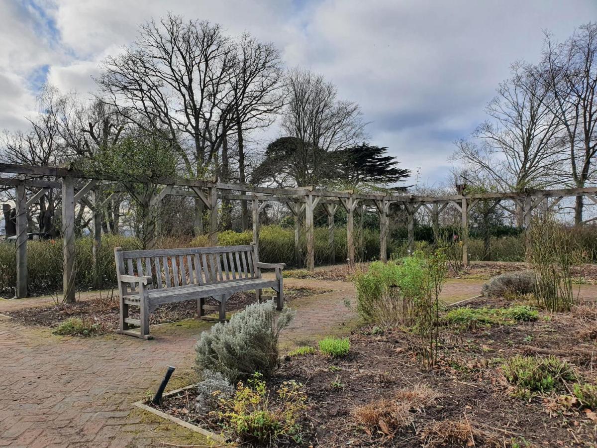 Kew Gardens - Private Double Room Richmond London - Homestay Bagian luar foto