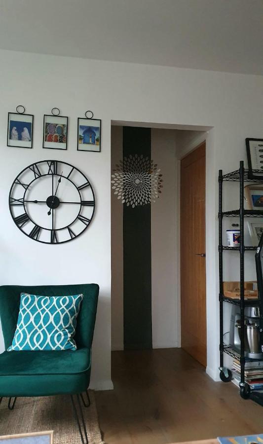 Kew Gardens - Private Double Room Richmond London - Homestay Bagian luar foto